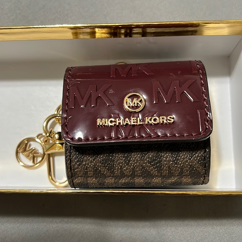 Michael Kors airpod case